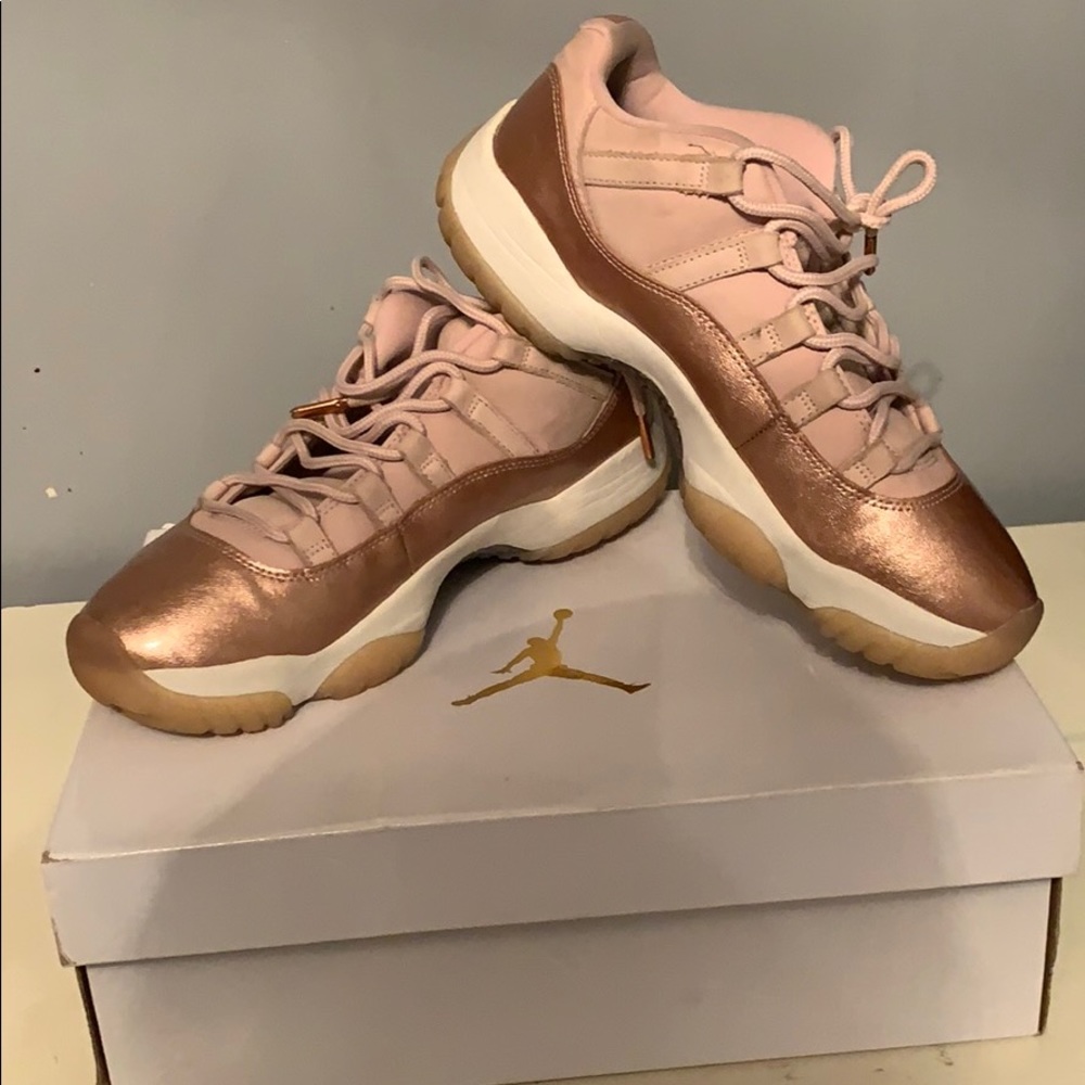 Jordan 11 Retro Low Rose Gold